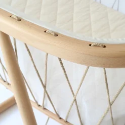 Babywiege KUMI inkl. Matratze | Schnüre in Beige