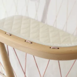 Babywiege KUMI inkl. Matratze | Schnüre in Bois de Rose