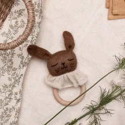 Beißring mit Rassel aus Alpakawolle | Hase braun