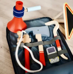 Feuerwehrrucksack mit umfangreichem Zubehör