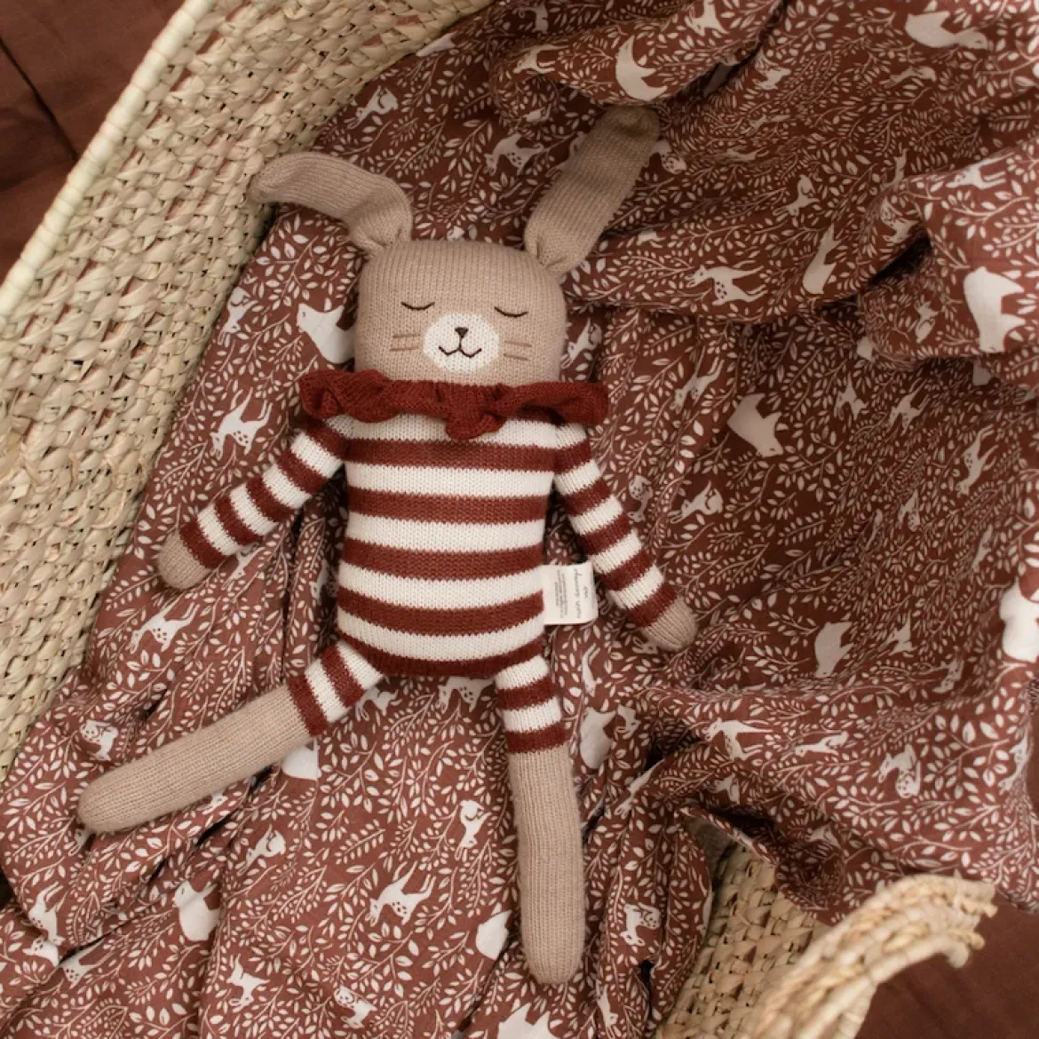 Großer Hase aus Baby-Alpakawolle | Gestreifter Strampler