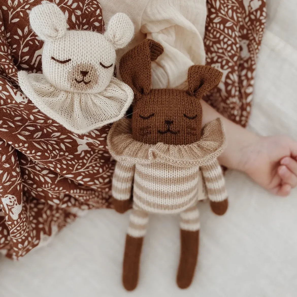 Hase aus Baby-Alpakawolle | Gestreifter Strampler