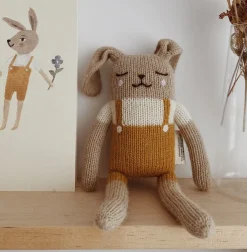 Hase aus Baby-Alpakawolle | Latzhose