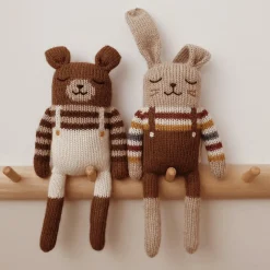 Hase aus Baby-Alpakawolle | Regenbogen-Pulli