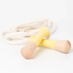 Hüpfseil mit Holzgriffen