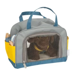 Hund mit Tasche und Pflege-Set