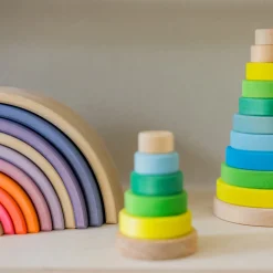 Kleiner Scheibenturm aus Naturholz | Neongrün