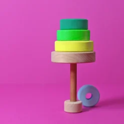 Kleiner Scheibenturm aus Naturholz | Neongrün