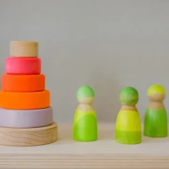 Kleiner Scheibenturm aus Naturholz | Neonpink
