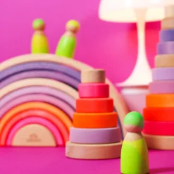 Kleiner Scheibenturm aus Naturholz | Neonpink
