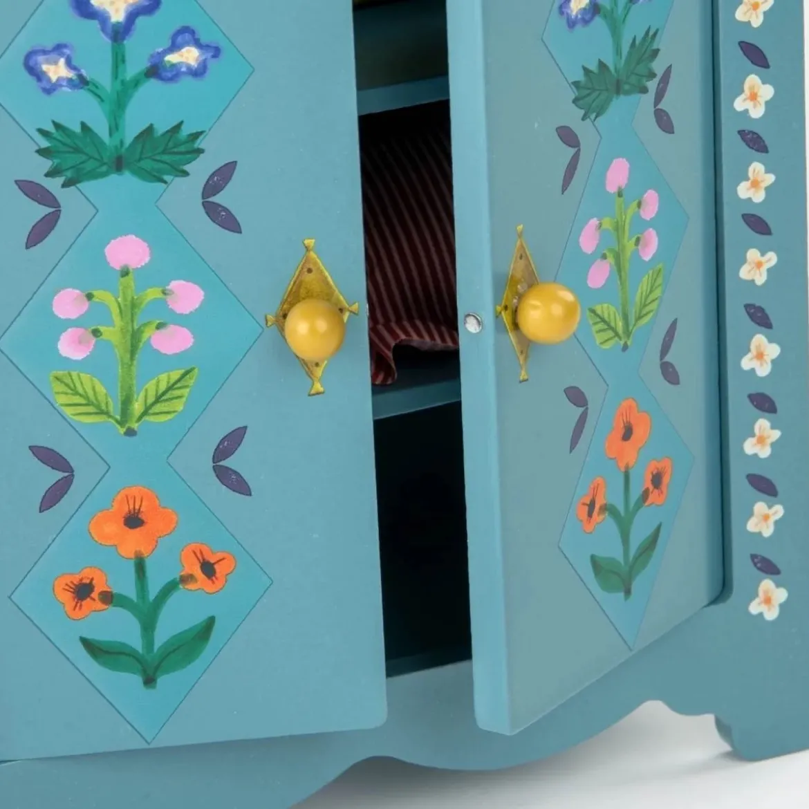 Minouchkas | Schrank