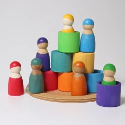 Sieben Freunde in Holzschälchen