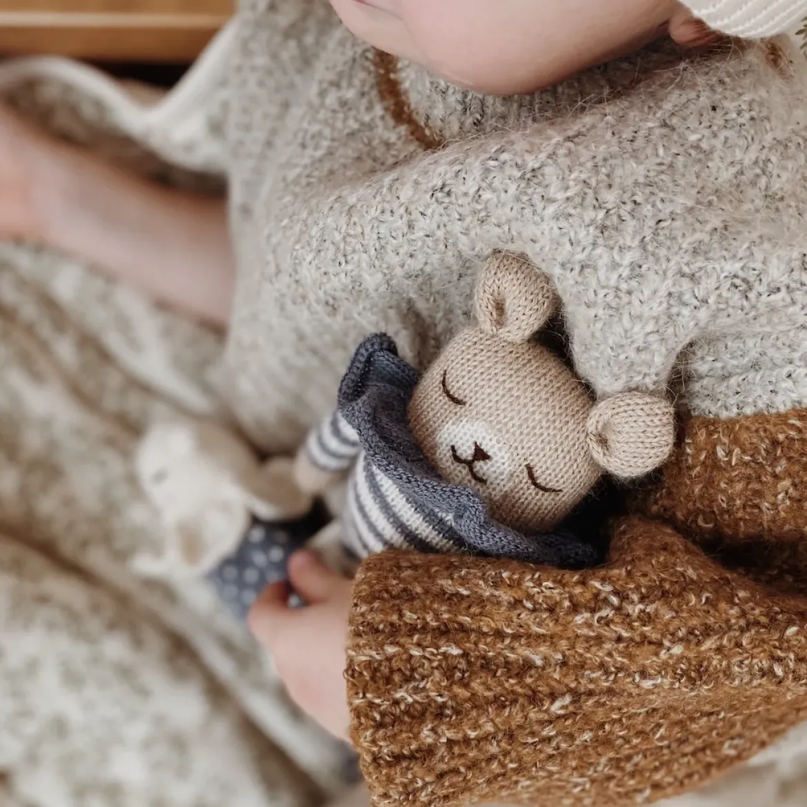 Teddy aus Baby-Alpakawolle | Gestreifter Strampler